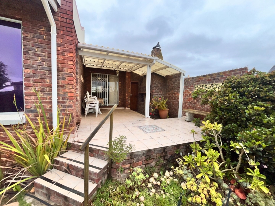 3 Bedroom Property for Sale in Wavecrest Eastern Cape